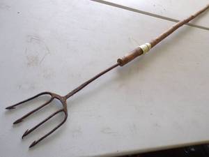lot 44 image: Vintage Fishing Spear