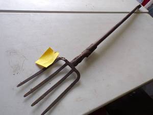 lot 45 image: Vintage Fishing Spear