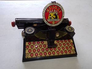 lot 47 image: Vintage Dial Lux Typewriter