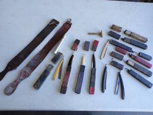 lot 111 image: Large Lot of Vintage Razors
