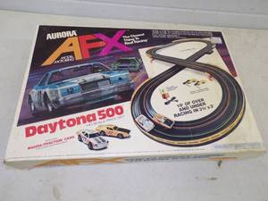 lot 124 image: Vintage Daytona 500 Slot Cars with track