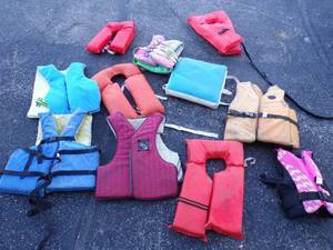 lot 137 image: 10 life Jackets