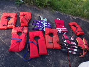 lot 138 image: 10 life Jackets