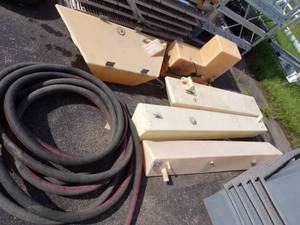 lot 51 image: 5 Boat Gas Tanks and 1 12 Gas Hose