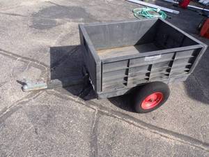 lot 4 image: Rubbermaid garden Cart