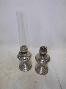 lot 167 image: 2 Vintage Kerosene Lamps with one Chimney