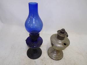 lot 168 image: 2 Vintage Kerosene Lamps with one Chimney