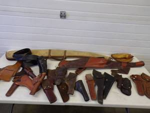 lot 173 image: Pistol holsters and Gun Cases
