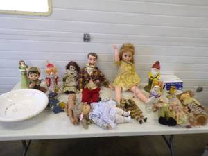 lot 177 image: Vintage Dolls and Dcor