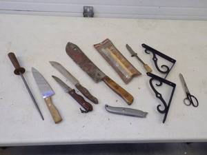 lot 185 image: Knifes, Knife Sharpener and more