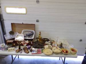 lot 194 image: Large Dcor lot