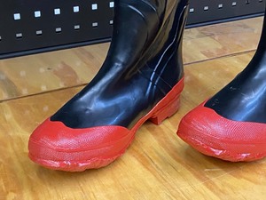 lot 117 image: Pair Of New Boss Size-9 Steel Shank Rubber Boots