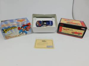 lot 2 image: Collectible Pedal Car Bank