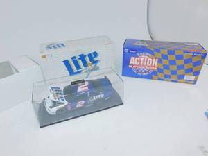 lot 32 image: Collectible Rusty Wallace Racing Action Platinum Series Bank