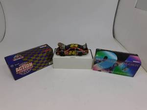 lot 72 image: Collectible Jeff Gordon # 24 Racing Action Platinum Series Bank
