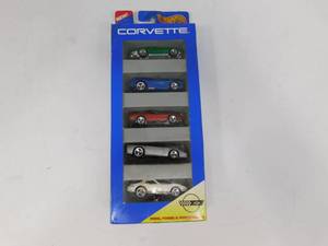 lot 75 image: Collectible Hot Wheels Corvette Gift Pack