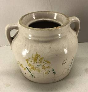 lot 18 image: Vintage Crock