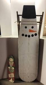 lot 27 image: Seasonal Decorations
