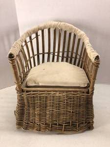lot 28 image: Antique Wicker Potty Chair