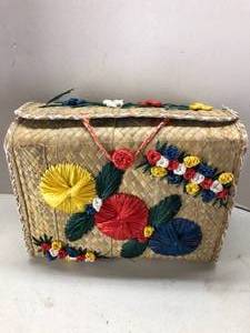 lot 60 image: Vintage Wicker Carry