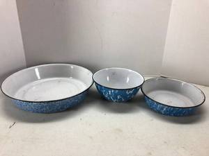 lot 63 image: Lot of 3 Blue Granite Ware Pans