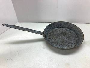 lot 65 image: Grey Granite Ware Pan with Long Handle and pour spout Acceptable Conditon with Minor Wear and chips