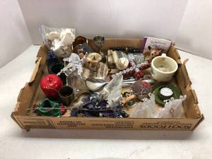 lot 72 image: Lot of Collectibles