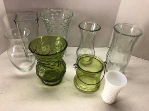 lot 78 image: Lot of 8 Flower Vases