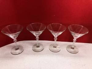 lot 79 image: Lot of 4 Martini Glasses