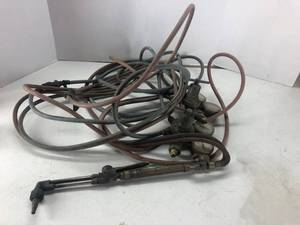 lot 152 image: Cutting Torch Head and Hose with Valves