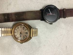 lot 168 image: (2) Vintage Wrist Watches