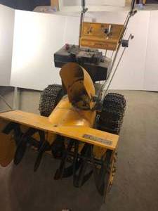 lot 1 image: Cut 2 Stage Snow Blower SnowFlite