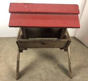 lot 6 image: Large Wood Bird Feeder