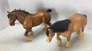 lot 8 image: Vintage Breyer Horses