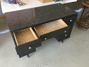 lot 4 image: Desk