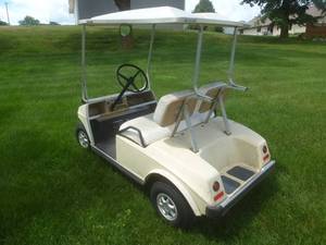 lot 5 image: 1993 Club Car Golf Cart