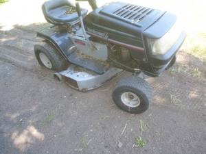 lot 6 image: Yard Machine Lawn Tractor