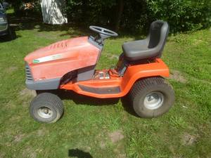 lot 11 image: Scotts Lawn Tractor