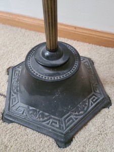 lot 3 image: Vintage Floor Lamp