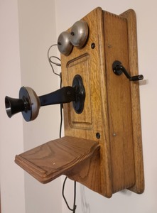 lot 14 image: Antique Oak Wall Mount Telephone