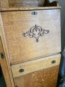 lot 18 image: Antique Secretary Cabinet