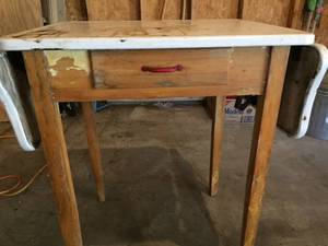 lot 113 image: Vintage Table