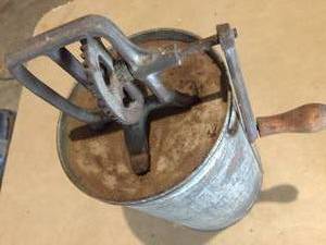 lot 131 image: Vintage Creamer