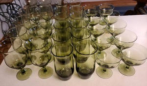 lot 33 image: Lot of Vintage Olive Green DrinkwareStemware