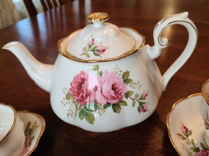 lot 34 image: Royal Albert Floral Tea Set