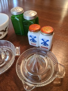 lot 38 image: Vintage Goodness in the Kitchen