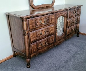 lot 42 image: Bedroom Dressers