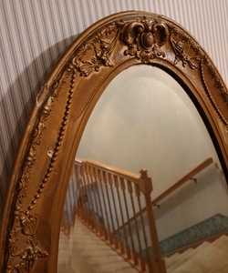 lot 44 image: Vintage Oval Decorative Mirror