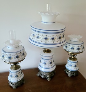 lot 46 image: Set of Matching Vintage Lamps