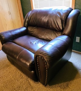 lot 56 image: Large Brown Leather Lane Recliner